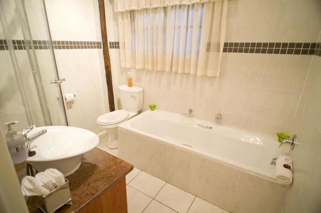 The Willows Guesthouse Bloemfontein Exteriör bild